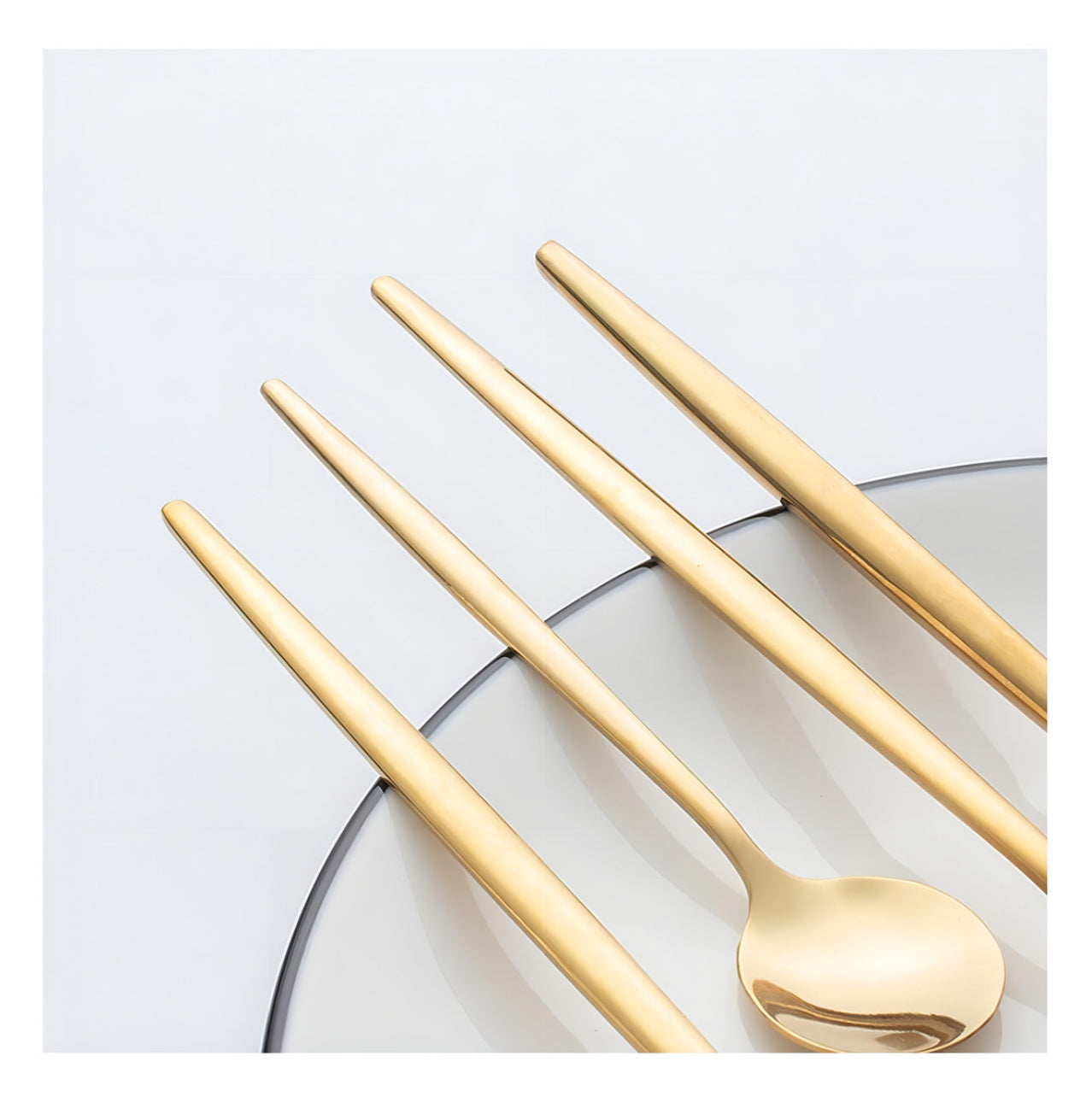 Set de Cubiertos Dorados de Acero Inoxidable – 24 Piezas