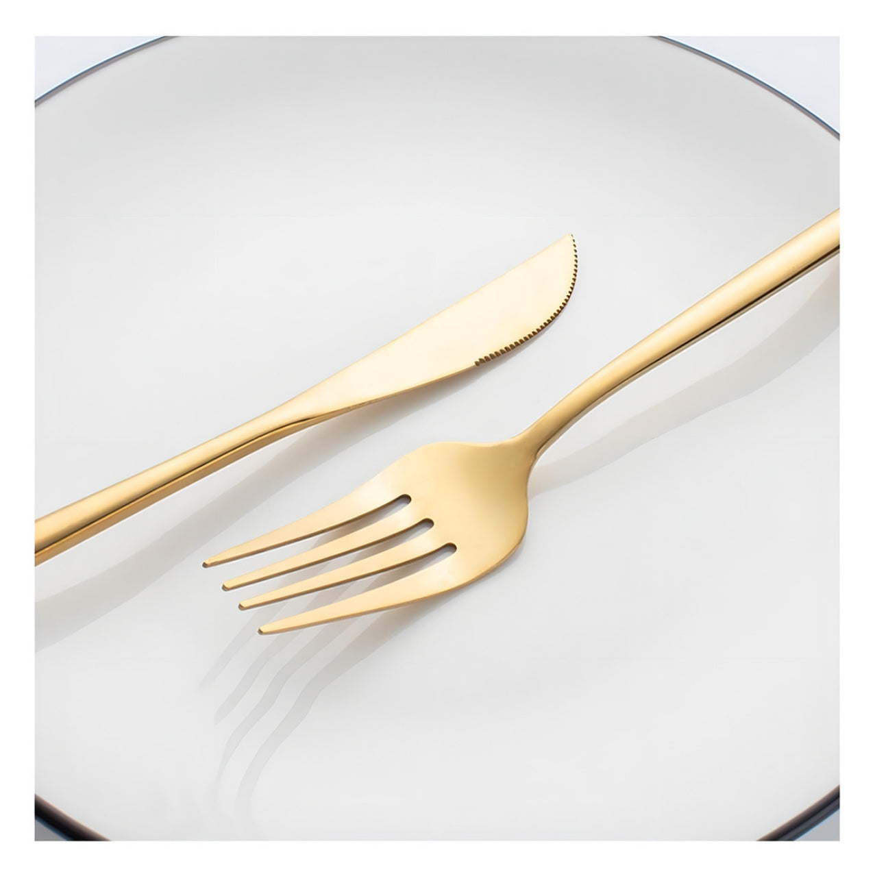 Set de Cubiertos Dorados de Acero Inoxidable – 24 Piezas